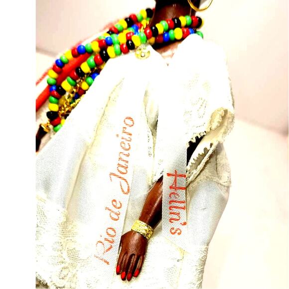 Vintage Rio de Janeiro Helln's Doll w/Fruit Hat, Beaded Necklace & Flag Souvenir - Picture 7 of 12